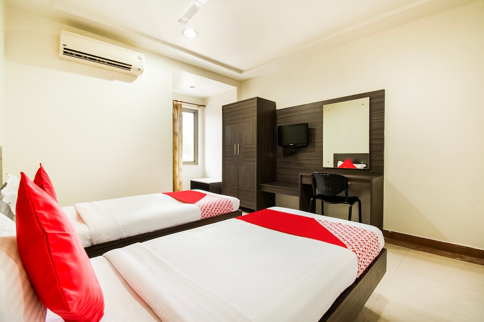 OYO 70129 Suprabhat Grand, Ramaraopet Kakinada, Kakinada