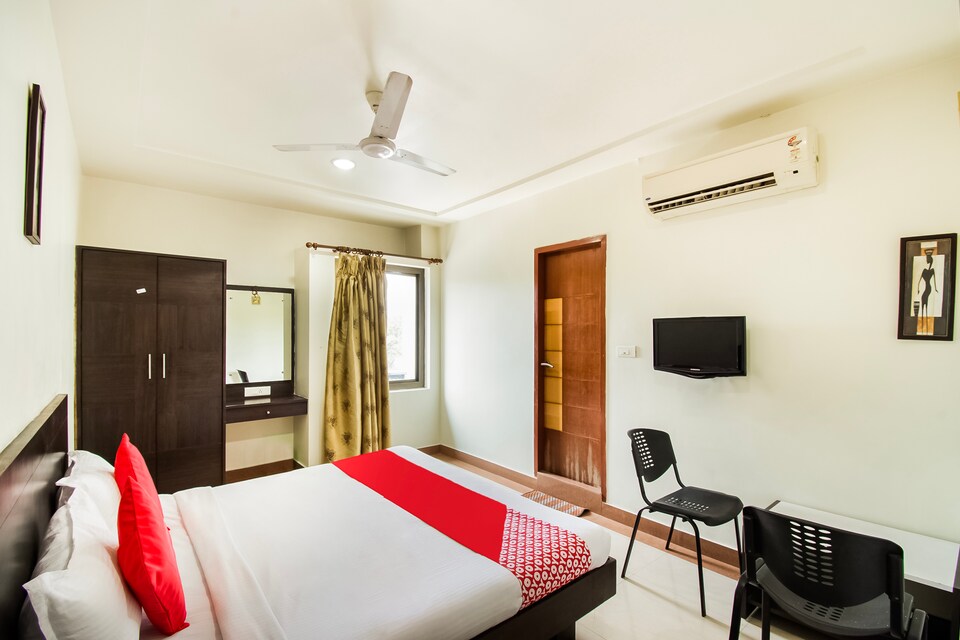 OYO 70129 Suprabhat Grand, Ramaraopet Kakinada, Kakinada