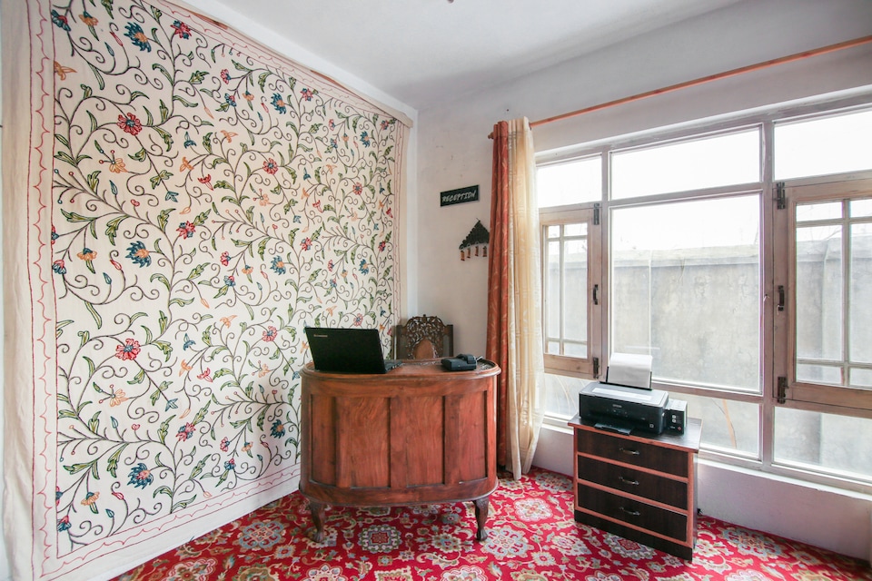 OYO 70131 Valley Heritage, Dalgate Srinagar, Srinagar