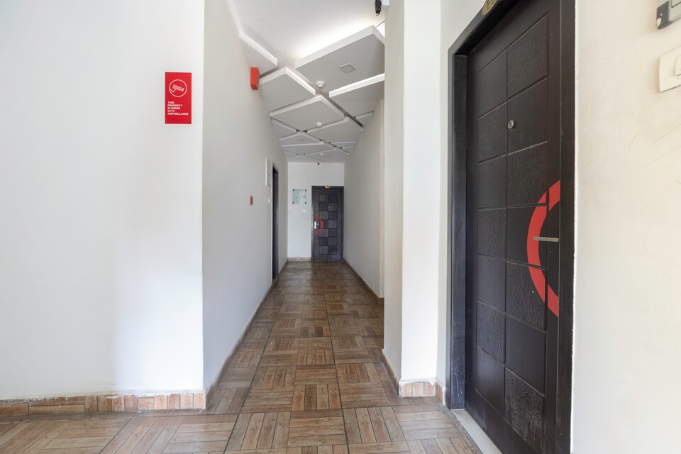 Capital O 70139 Crown Residency , Perumbakkam, Chennai