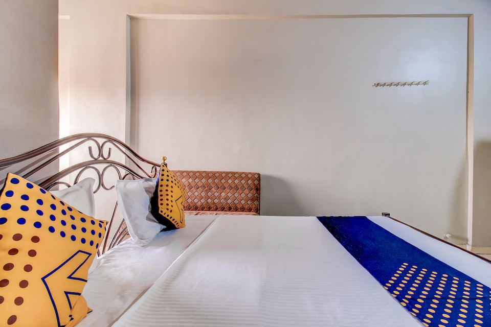 SPOT ON Aastha Lodge, Ozar, Nashik