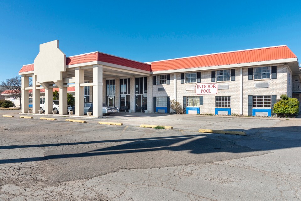 OYO Hotel Amarillo I-40 Central, C79103, Amarillo TX