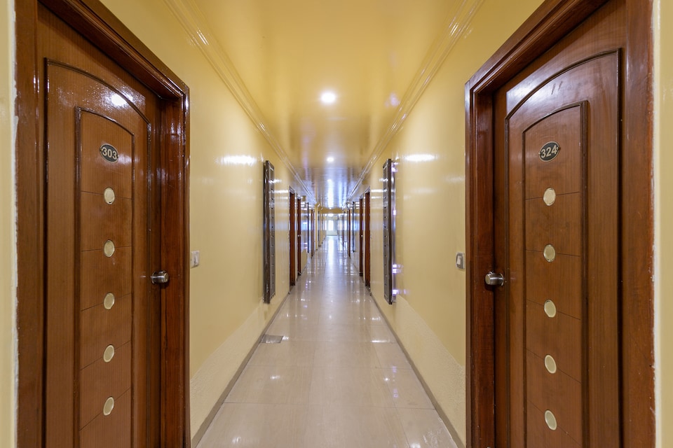  Hotel O  Kadamb Inn, Ashram Road Ahmedabad, अहमदाबाद