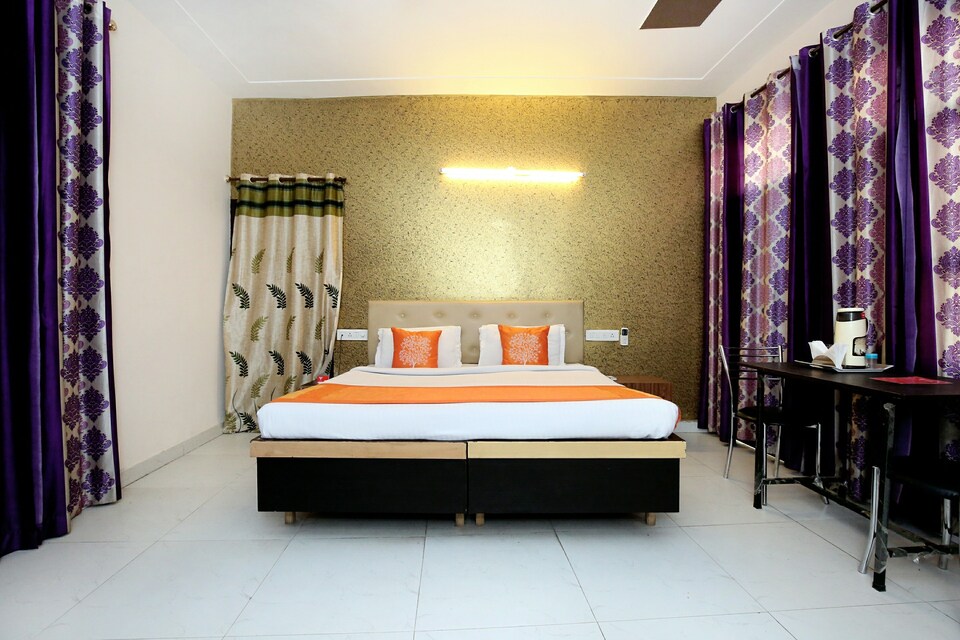 OYO 5785 Silver One, Railway Station Chandigarh, Chandigarh
