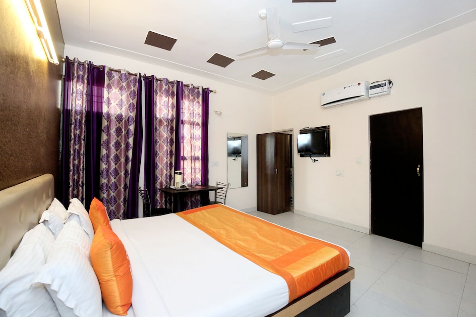 OYO 5785 Silver One, Railway Station Chandigarh, Chandigarh