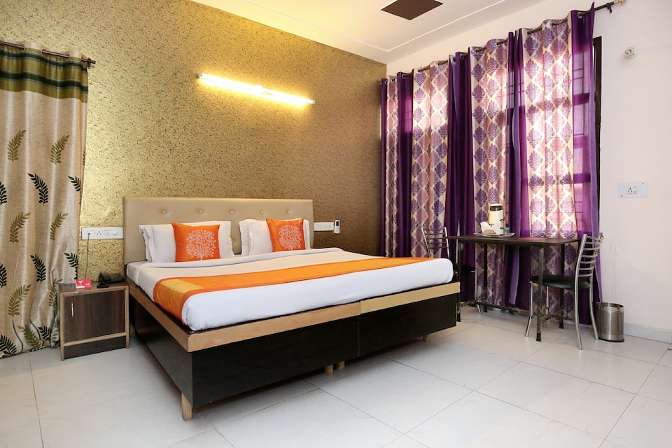 OYO 5785 Silver One, Railway Station Chandigarh, Chandigarh