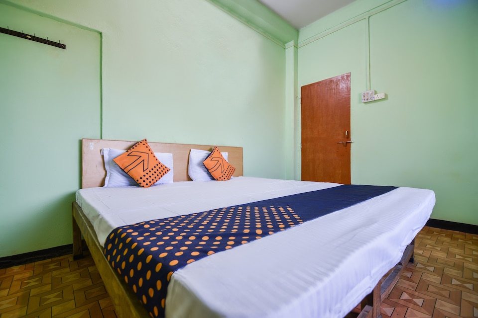 SPOT ON 70174 Anand Lodging, Kolhapur, Kolhapur