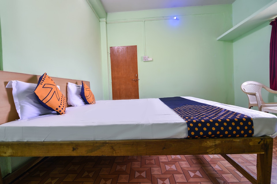 SPOT ON 70174 Anand Lodging, Kolhapur, Kolhapur