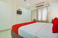 OYO Sree Chakra Hotels