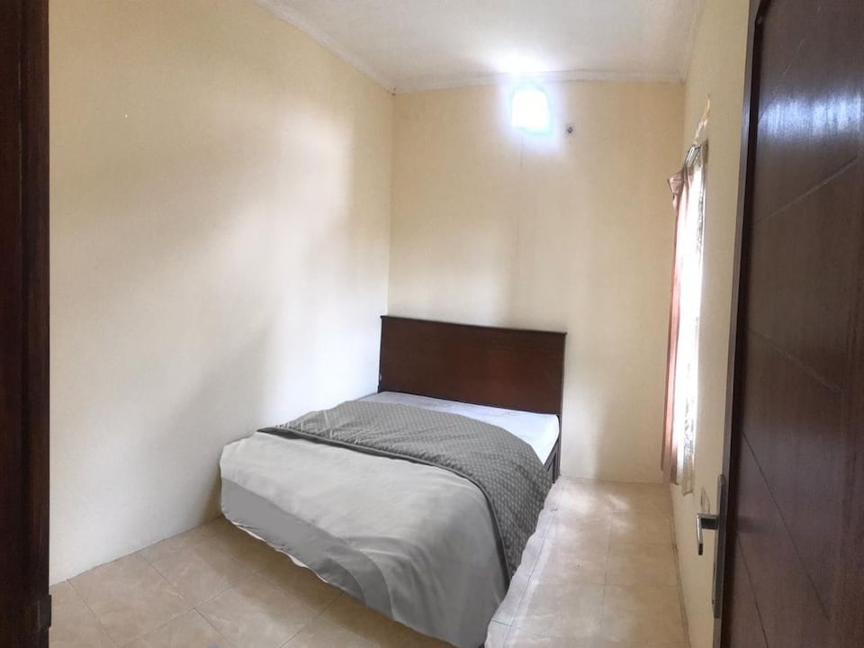 OYO Life 2958 Kost Lenteng Agung, Cilandak, Jakarta