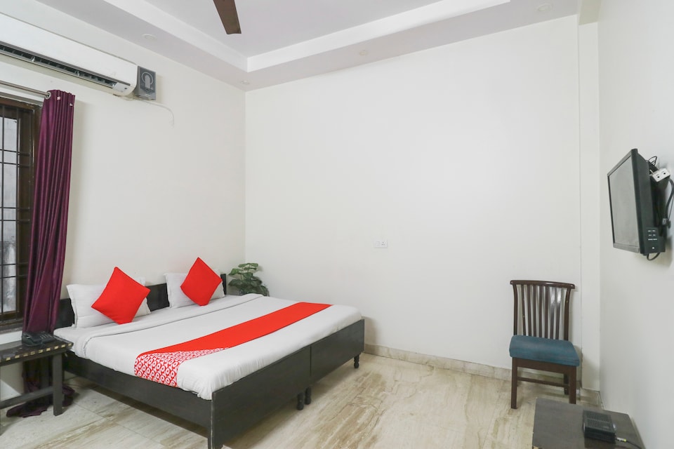 OYO 70201 Winsome Guest House, Noida City, Noida