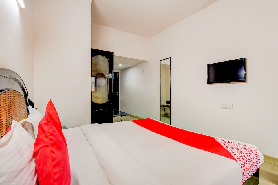 OYO 70223 Hh Hotel, Karol Bagh Delhi, Delhi