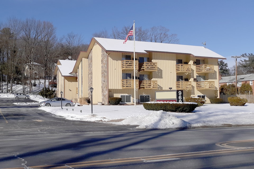 Iron Horse Inn by OYO, C6070, Hartford CT