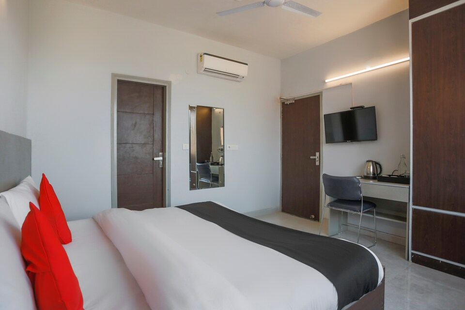 Capital O Prince Residency Near PVR Ansal Plaza Greater Noida, Greater Noida, Noida