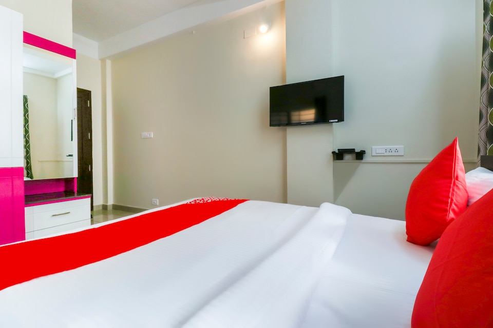 OYO 70254 Thompson Heights, Medical College - Pattom, Trivandrum