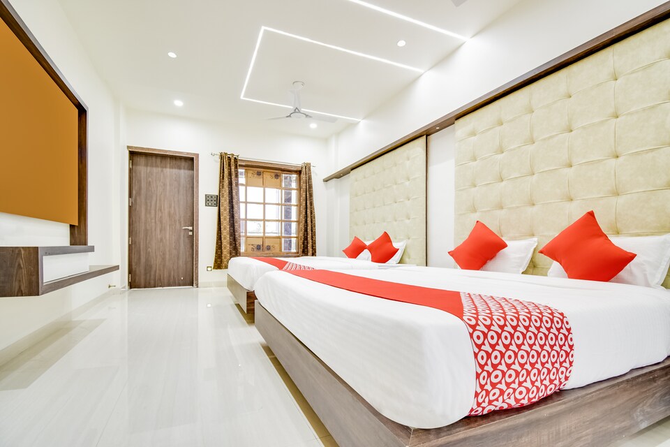 OYO 70260 Vrundavan Grand, Paratwada, Amravati