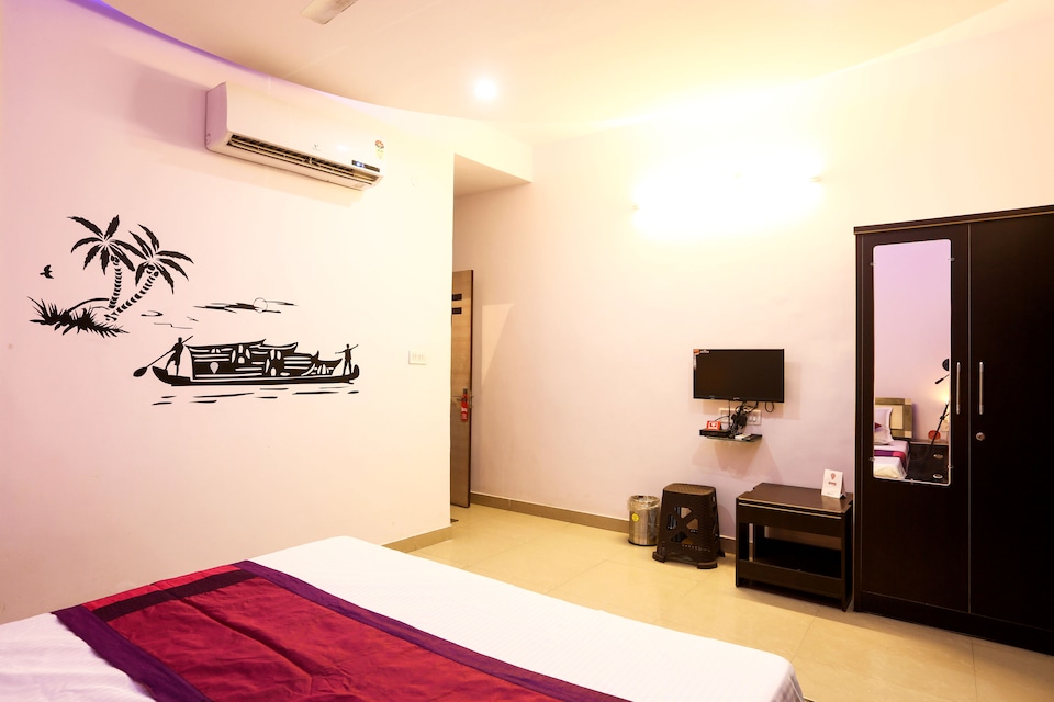 OYO Hotel Plaza Inn, Hamidia Road Bhopal, Bhopal