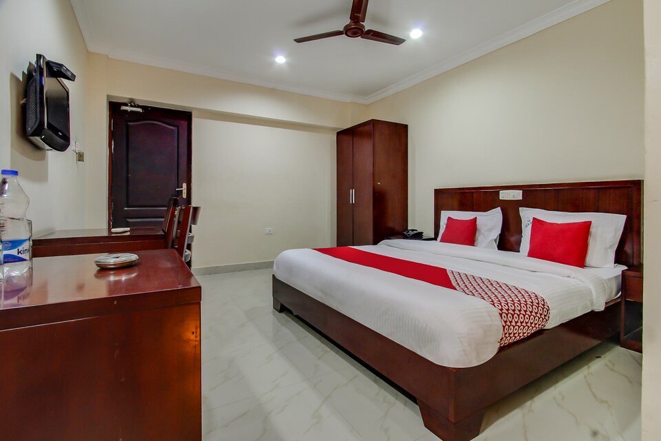 OYO 70306 Hotel Geetha International, Thoothukudi City center, Tuticorin