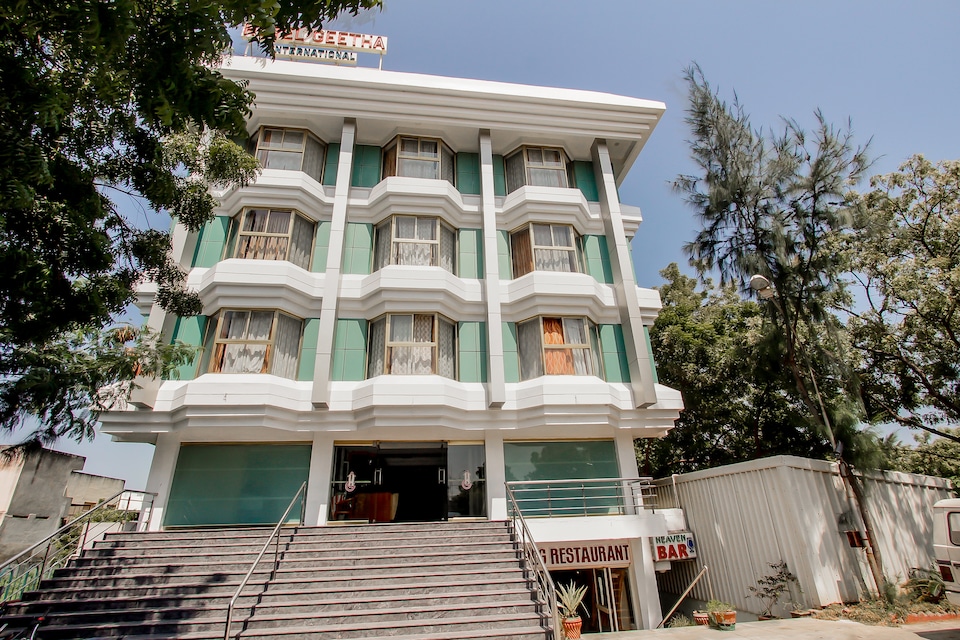 OYO 70306 Hotel Geetha International, Thoothukudi City center, Tuticorin