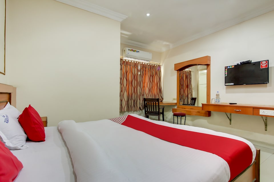 OYO 70306 Hotel Geetha International, Thoothukudi City center, Tuticorin