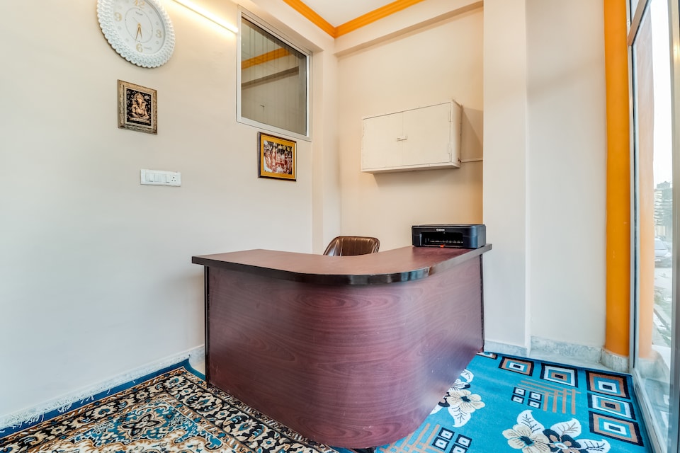 OYO 70318 Maa Sharda Residency, Indira Nagar Lucknow, Lucknow