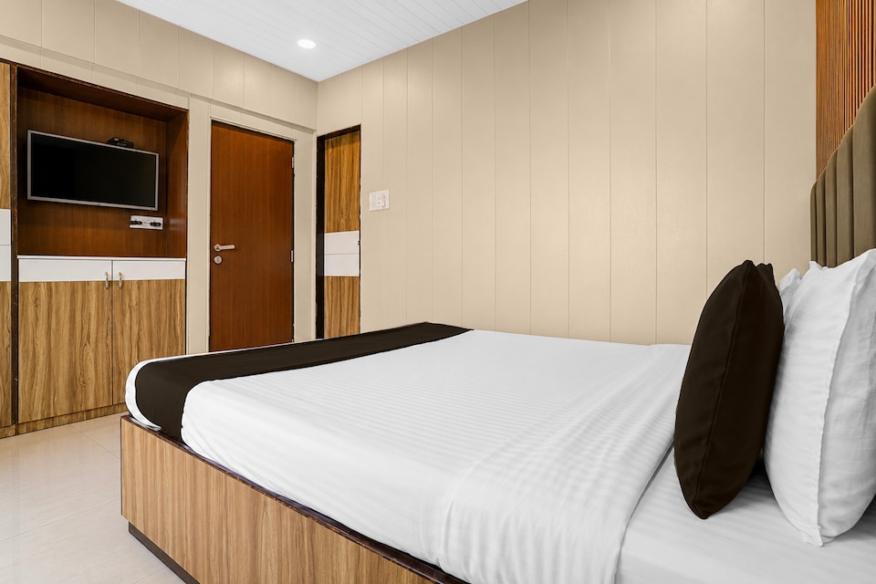 Collection O Lokhandwala Andheri West Mumbai Formerly Lalsai Residency, Andheri West, Mumbai