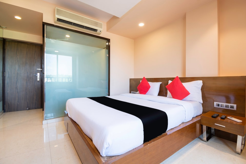 Capital O 70342 Imperial Residency , Mumbai International Airport, Mumbai