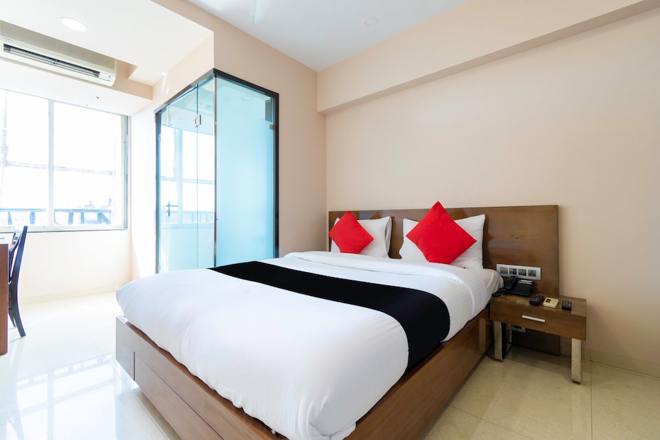 Capital O 70342 Imperial Residency , Mumbai International Airport, Mumbai