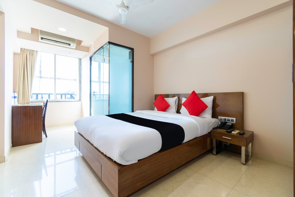 Capital O 70342 Imperial Residency , Mumbai International Airport, Mumbai