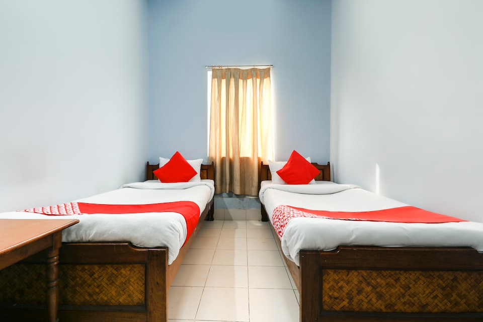 OYO 70408 Hotel Mid Town, Tinsukia, Tinsukia