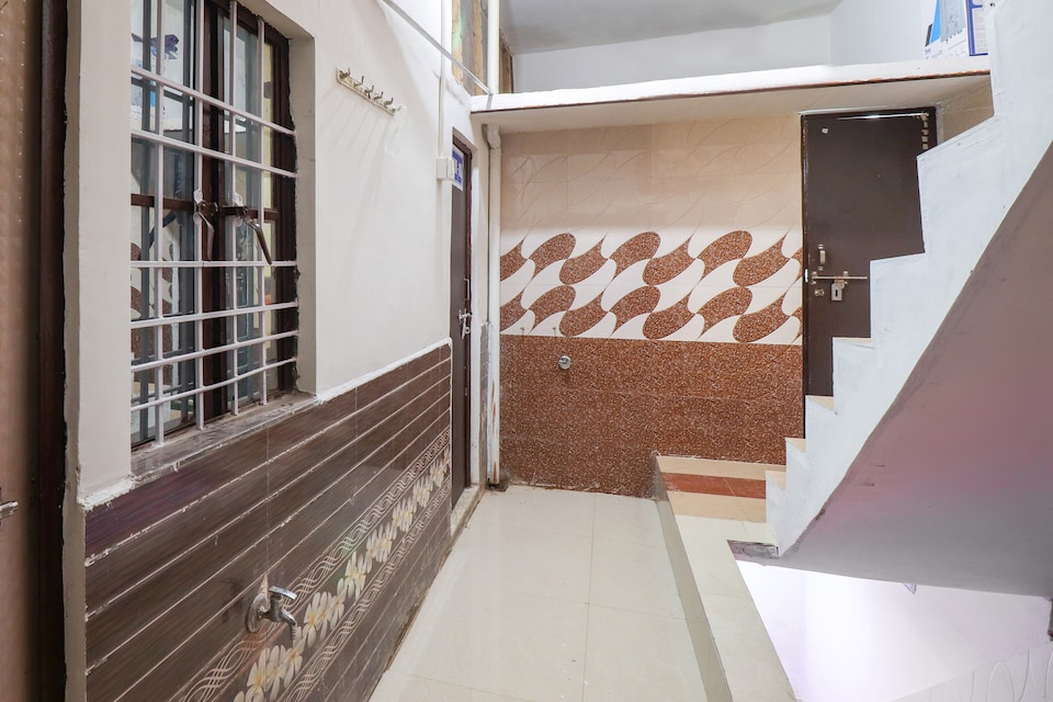 SPOT ON 70423 Vaishno Hotel, Fatehabad Road, Agra