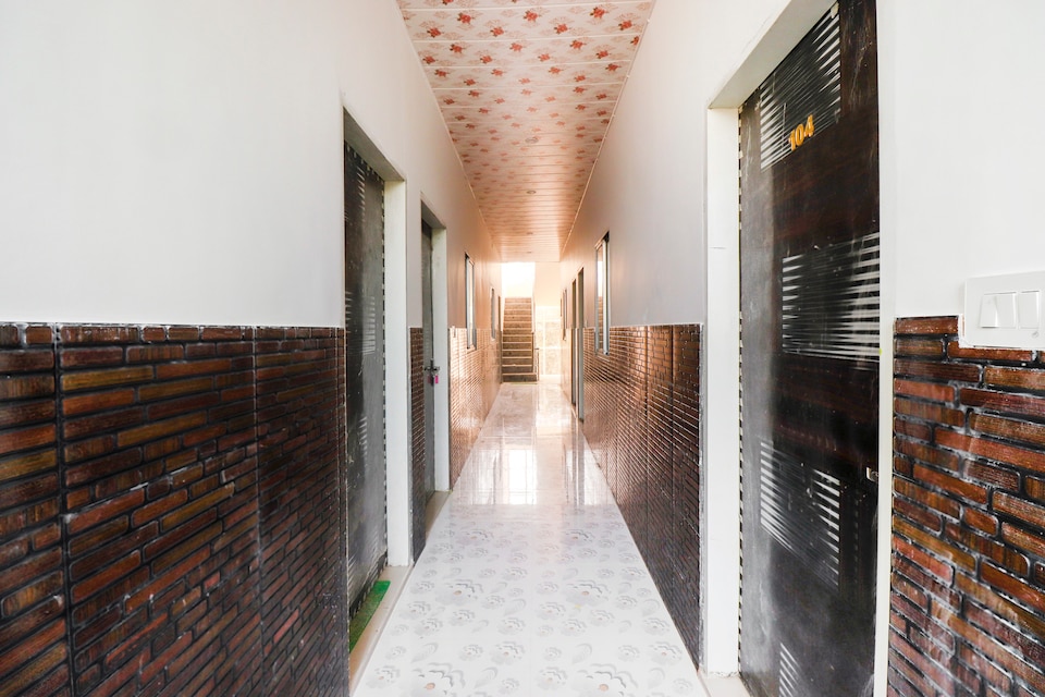 OYO 70430 Shri Braj Rani Dham, Prem Mandir Vrindavan, Vrindavan