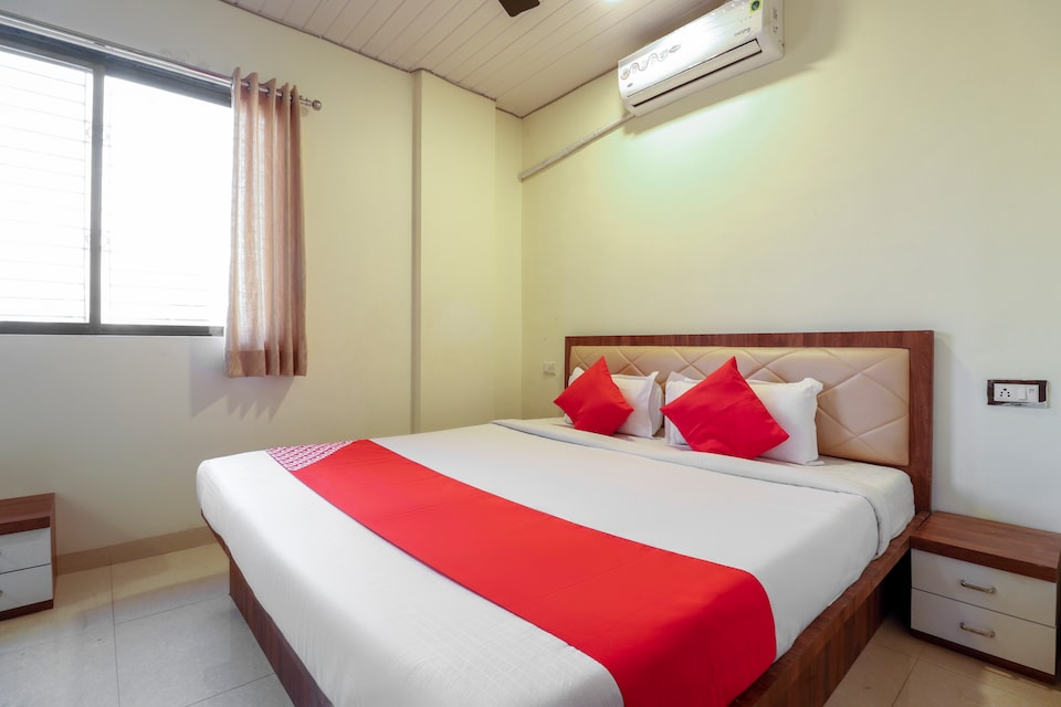 OYO 70434 Hotel Om Navratna, Karjat city, Karjat