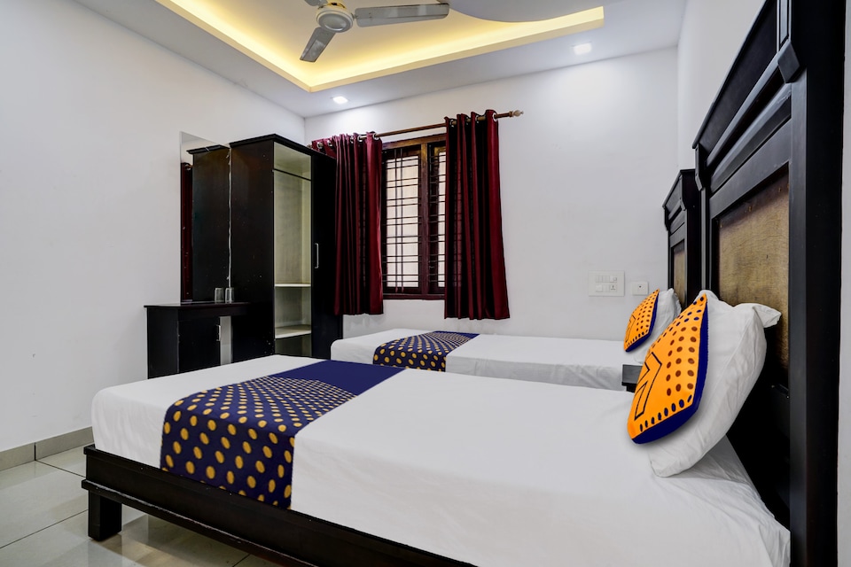 OYO 5816 Century Hotel, MG Road Kochi, Kochi