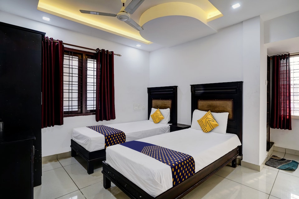 OYO 5816 Century Hotel, MG Road Kochi, Kochi