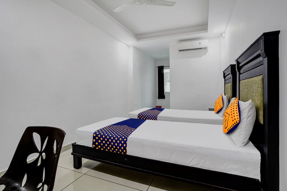 OYO 5816 Century Hotel, MG Road Kochi, Kochi