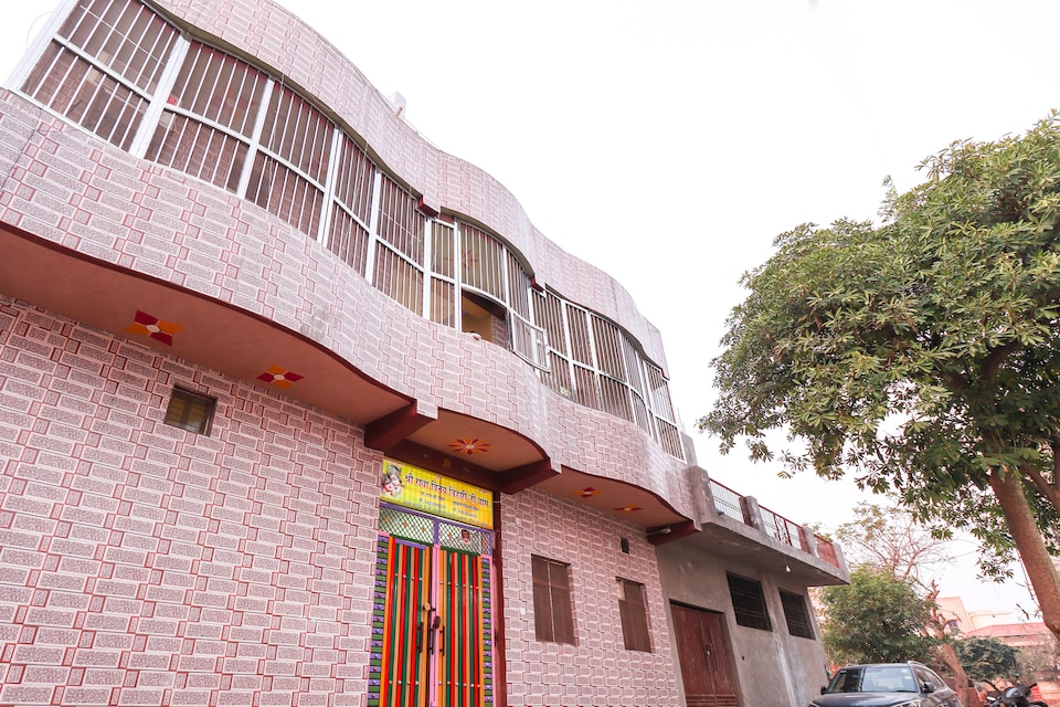 OYO 70441 Shree Radha Vinay Bihari Dham, Prem Mandir Vrindavan, Vrindavan