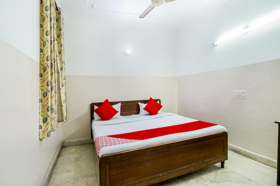 OYO 70442 Sweet Inn, AIIMS Delhi, Delhi
