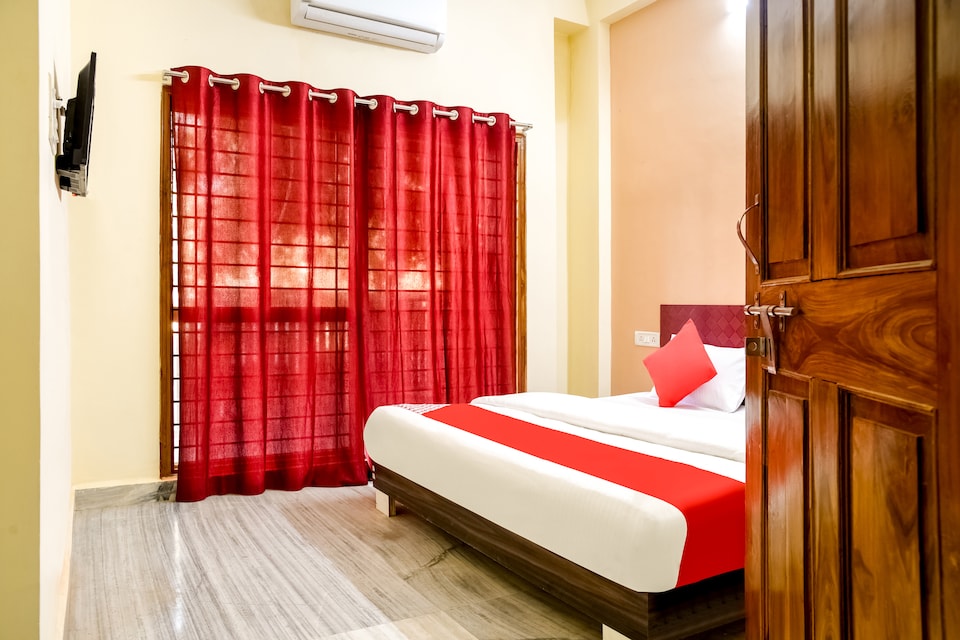 OYO 70450 Hotel Maple Tree, Ayudha Bypass, Bhopal
