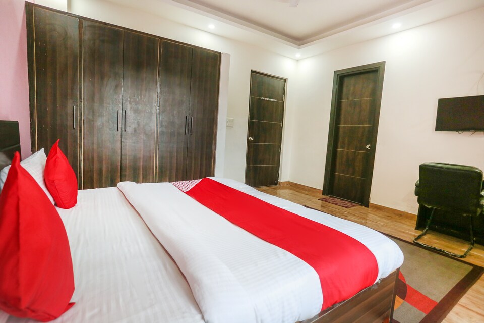 OYO 70455 Hotel Periwinkle, Greater Noida, Noida