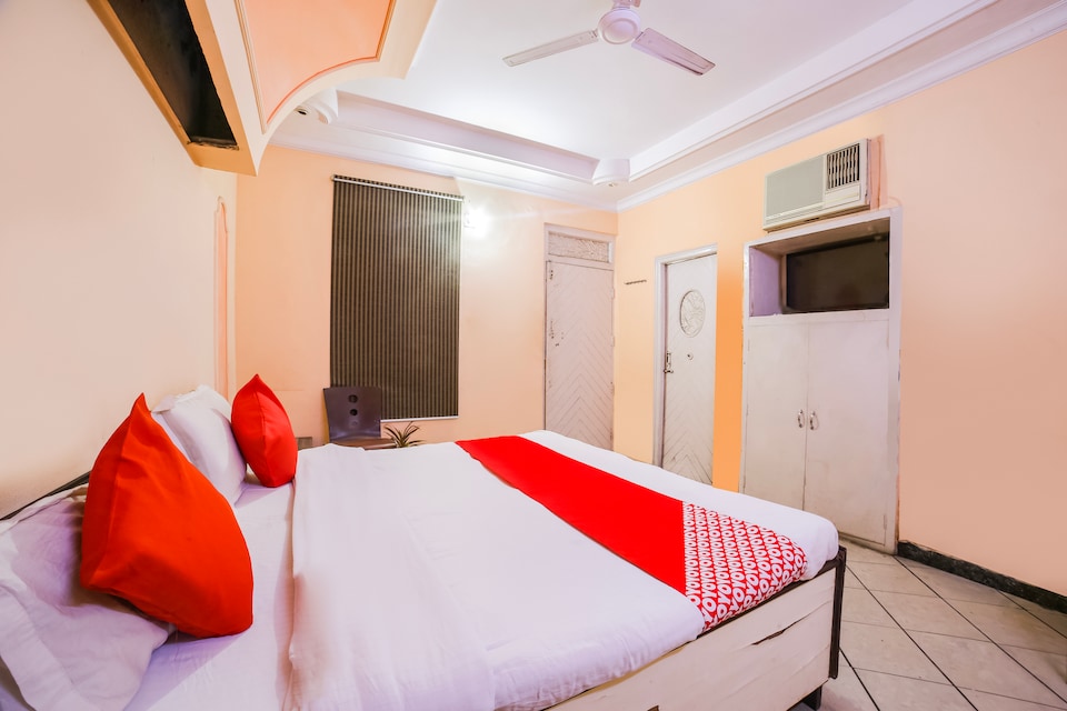 OYO 70499 Khorwal Pg , Karol Bagh Delhi, Delhi