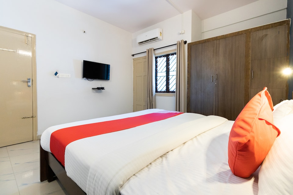 OYO 70532 Vinayaka Silverkey Executive Stay, Airport Road Bangalore, Bangalore