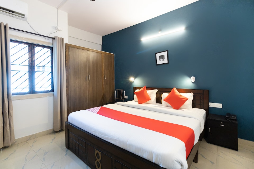 OYO 70532 Vinayaka Silverkey Executive Stay, Airport Road Bangalore, Bangalore