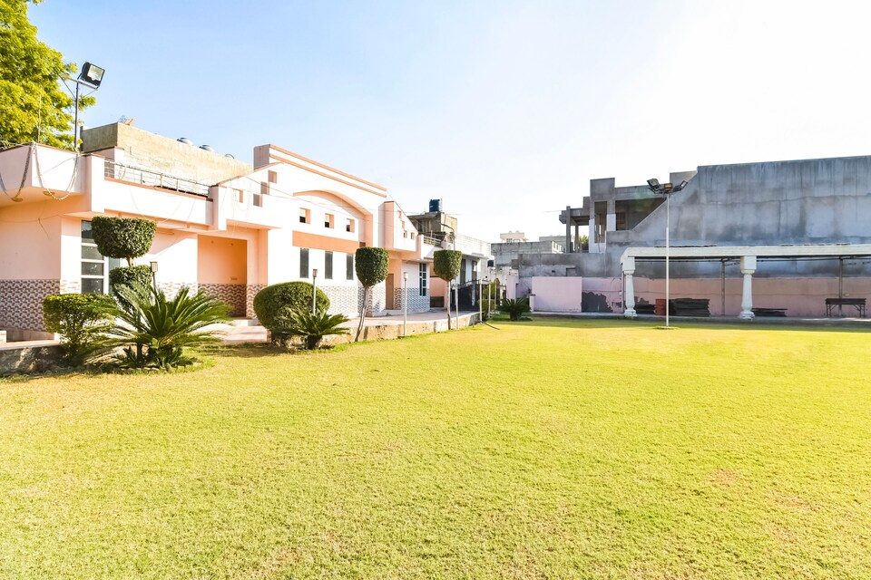 OYO 70543 Utsav Resort & Marrige Garden, Sikar, Sikar