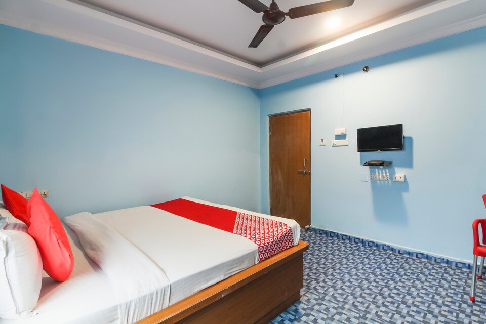 OYO 70556 Sri Venkata Padmavati Residency, Kukatpally, Hyderabad