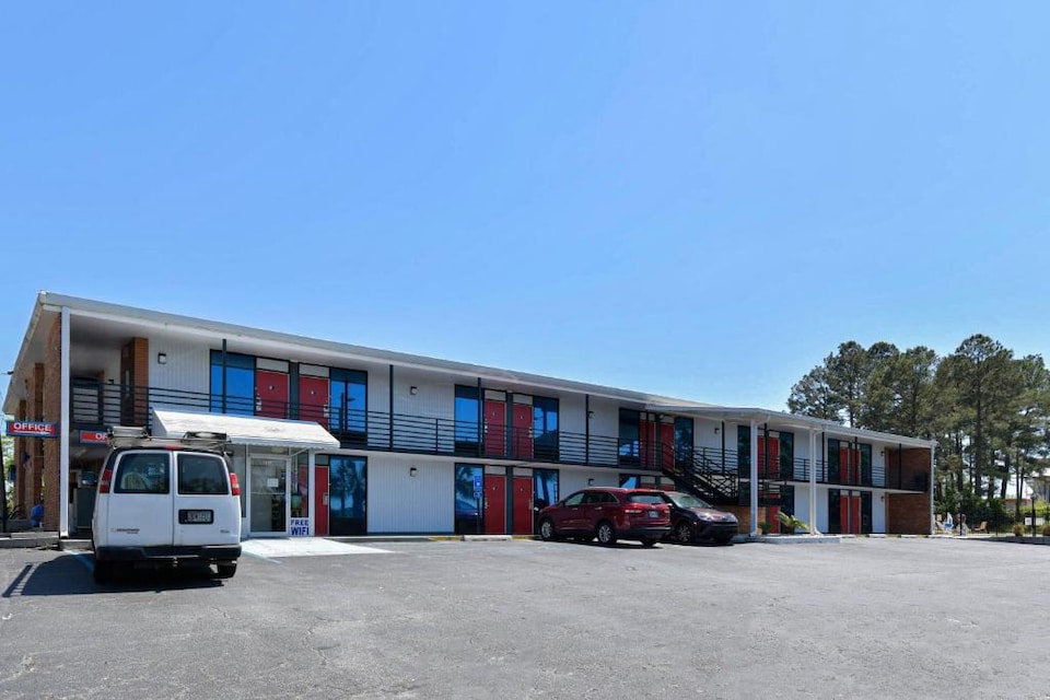 OYO Hotel Valdosta GA I-75, C31601-2, Valdosta GA
