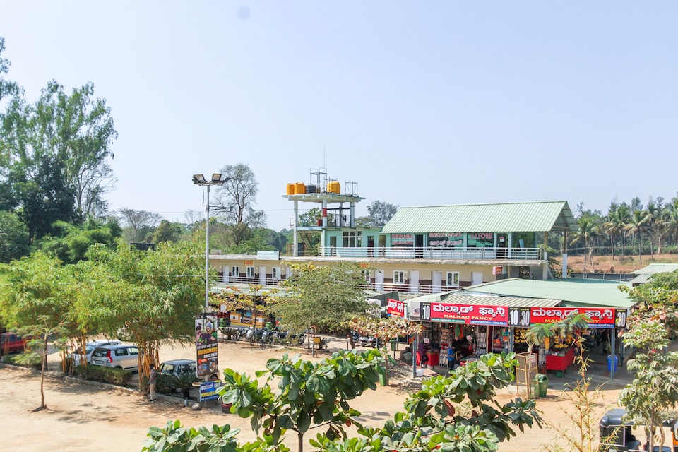 OYO 70569 Popular Tourist Home, Kushalnagar, Coorg
