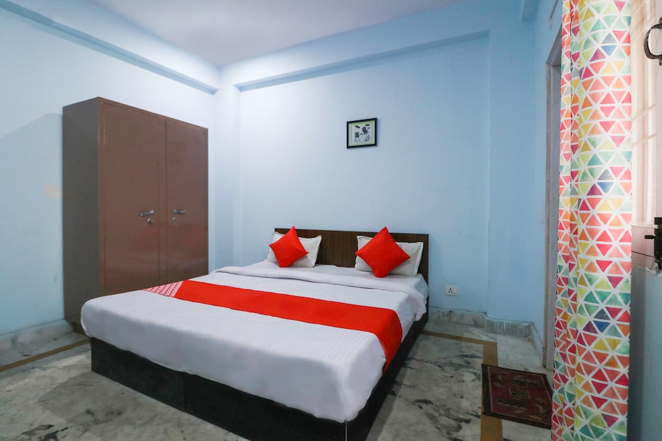 OYO 70576 Blue Moon, Noida Industrial Area Mamura, Noida