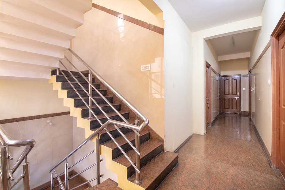 OYO 70579 Royal Residency, Mathikere Bangalore, Bangalore