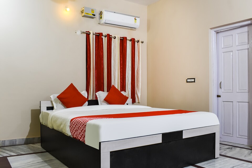 OYO Laxmi Niwas, Chandrasekharpur, Bhubaneswar